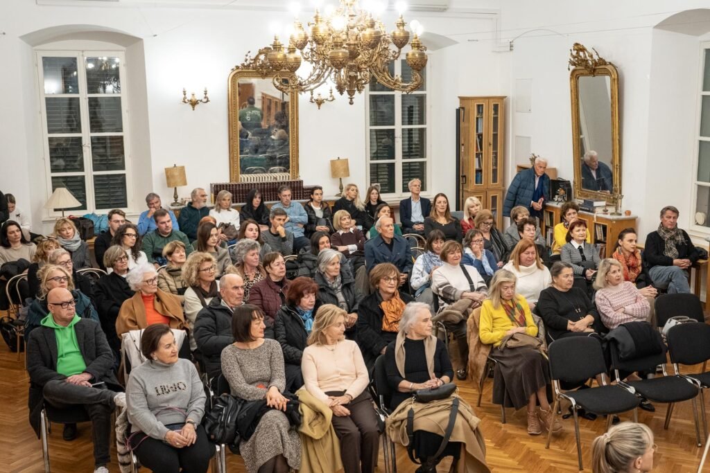 Saloča od zrcala (čitaonica Narodne knjižnice Grad)